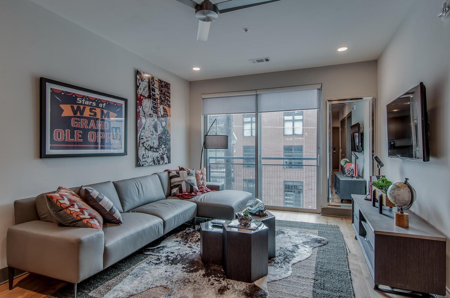 The Houston Flat - Monthly Furnished Rental! By Local