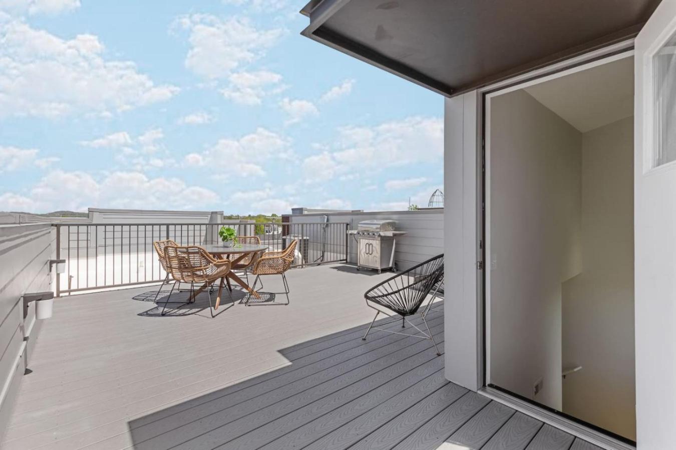Private Rooftop With Garage Walk To Restaurants Shops And Coffee Holiday home Nashville