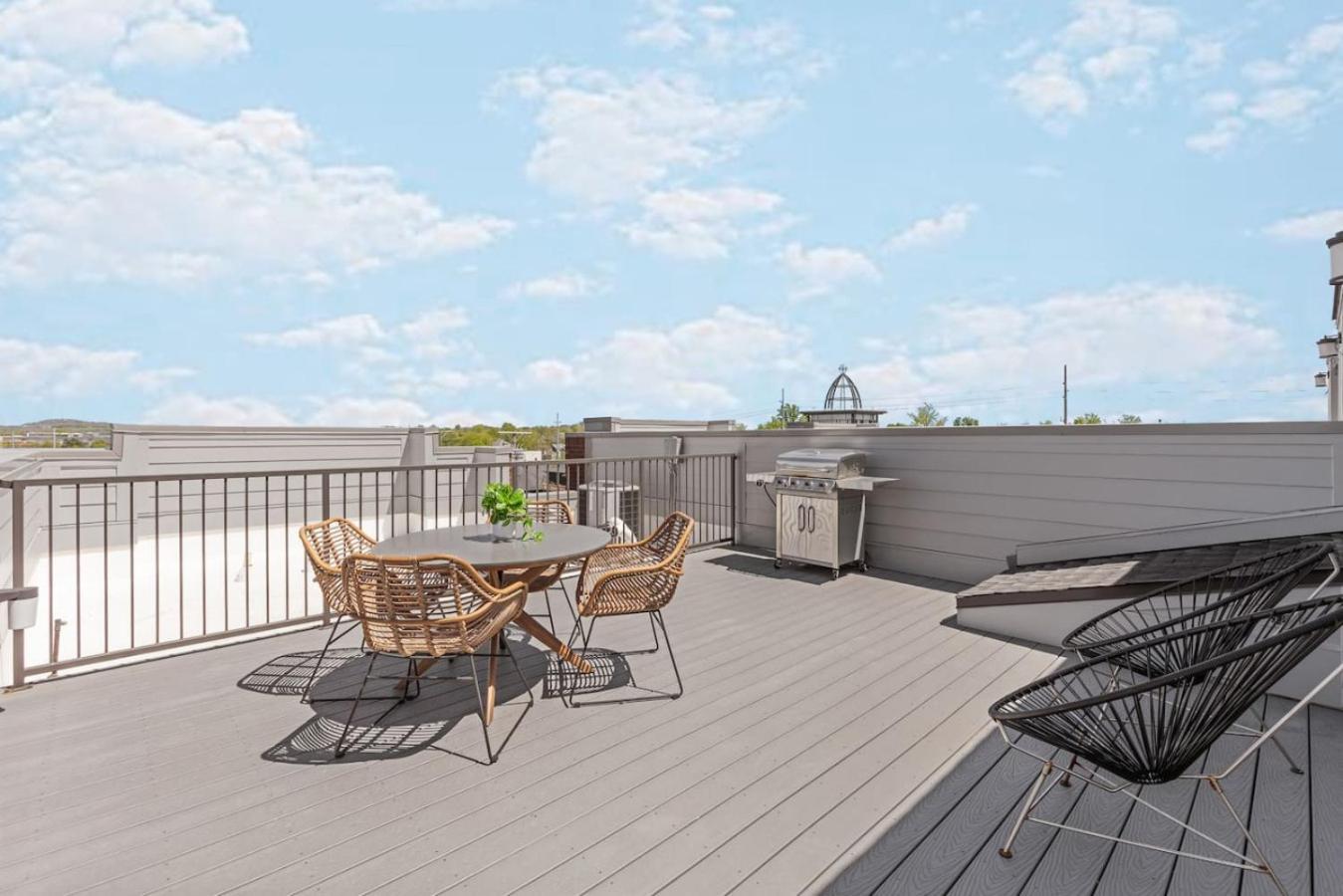 Private Rooftop With Garage Walk To Restaurants Shops And Coffee Nashville