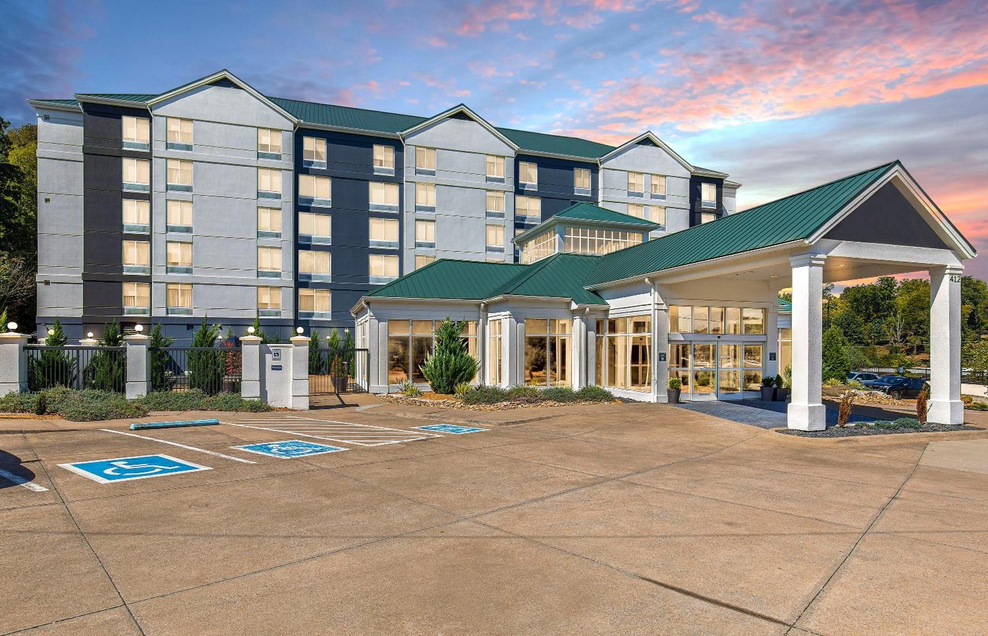 Crowne Plaza Airport By Ihg Hotel