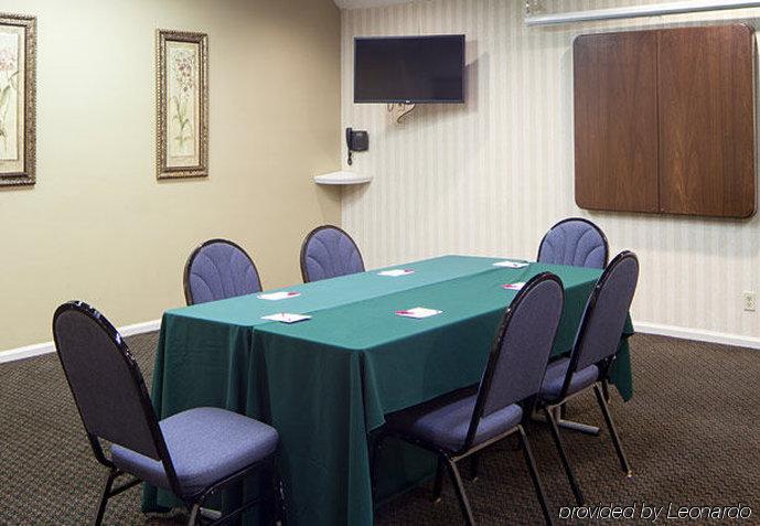 Hotel By Marriott Airport 3*