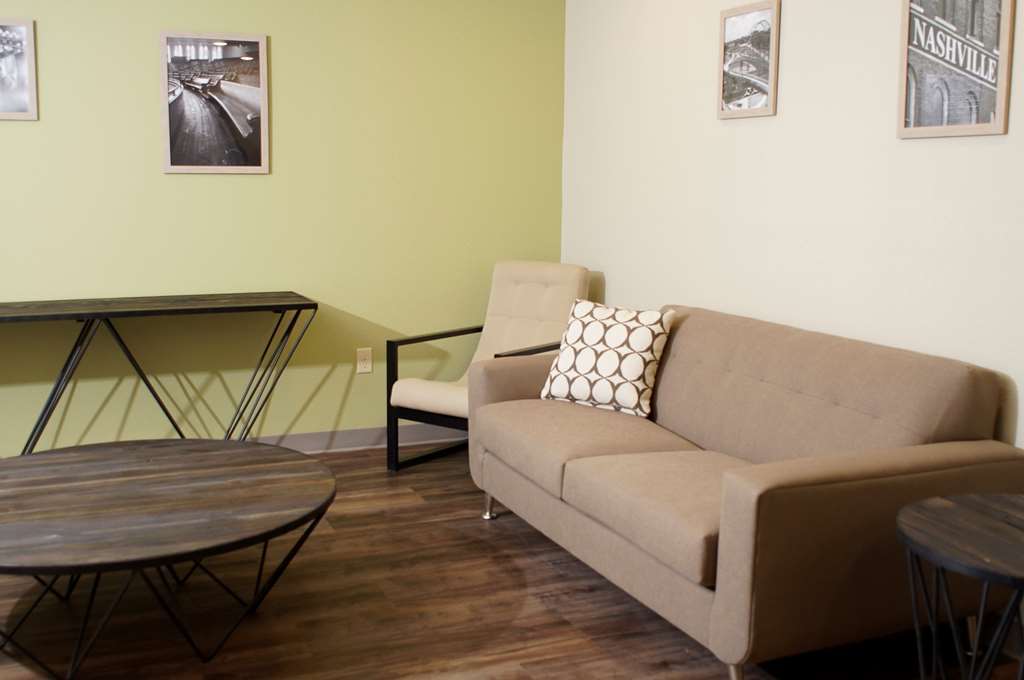 Woodspring Airport 2*