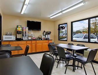 Rodeway Airport South Hotel 2*