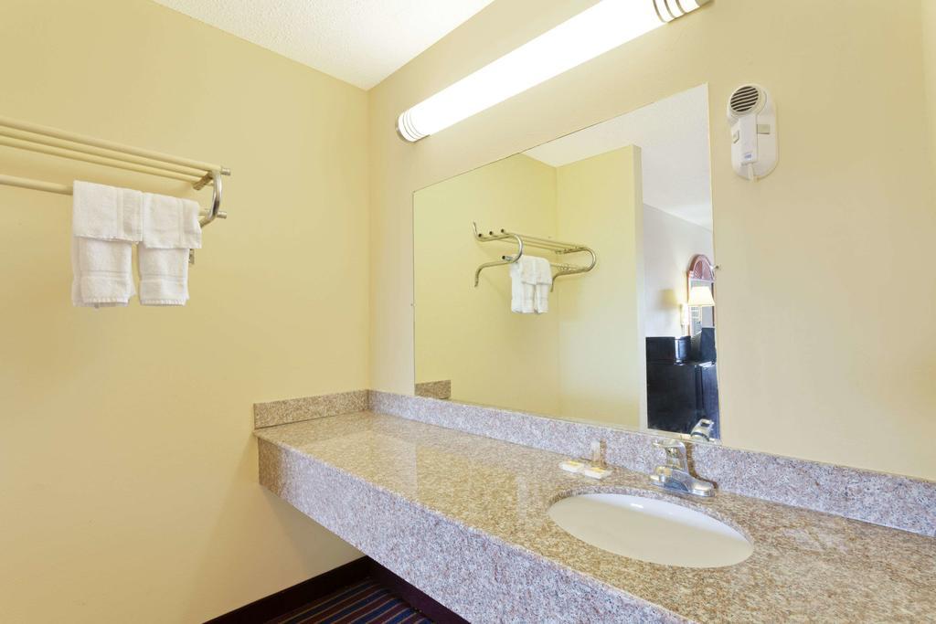 Days By Wyndham Downtown-nashville West Trinity Lane