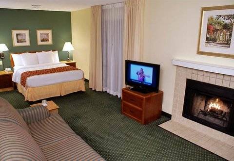 By Marriott Airport Hotel