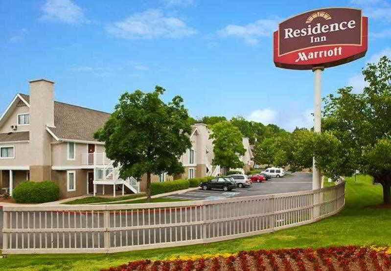 By Marriott Airport Hotel 3*