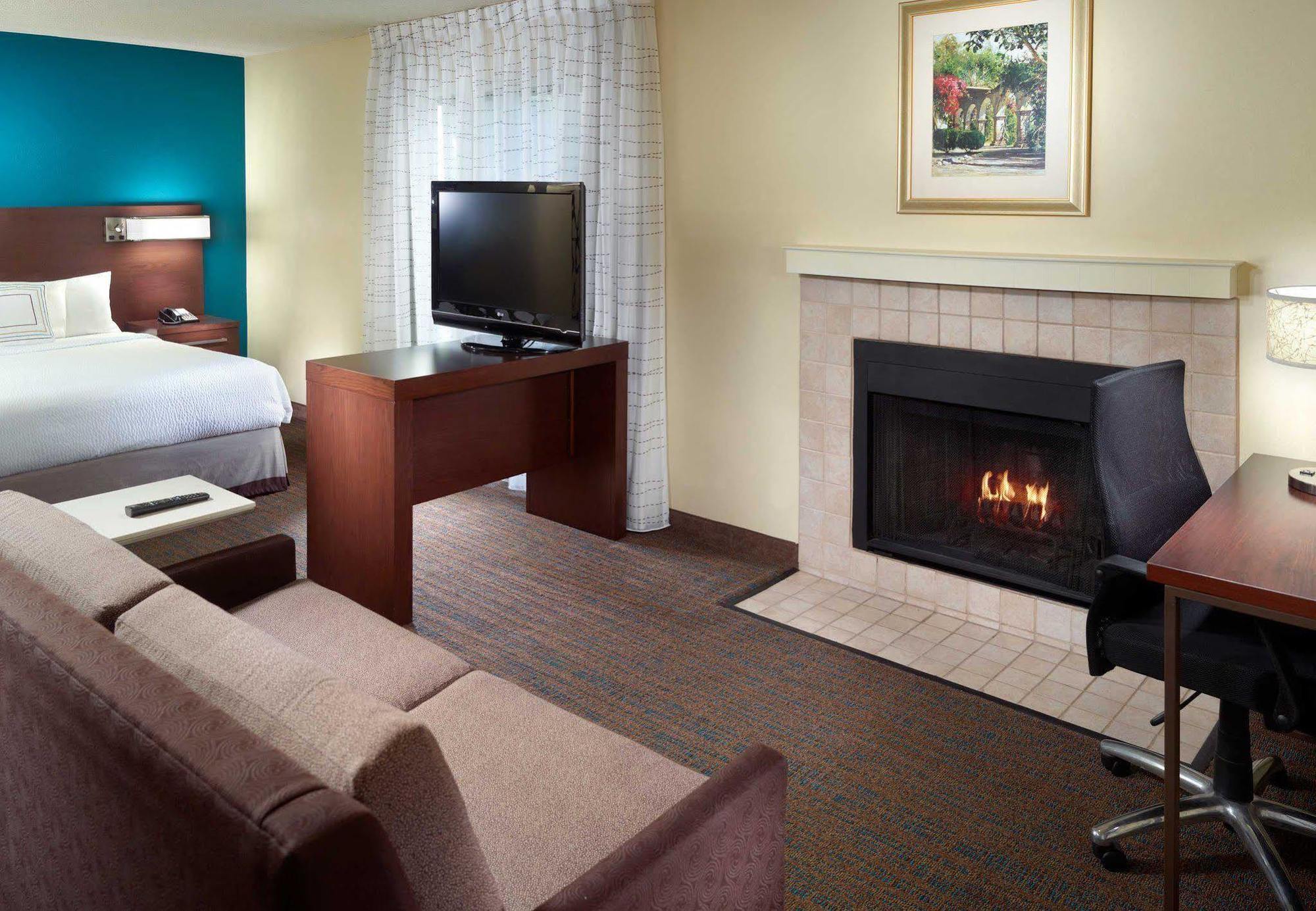 By Marriott Airport Hotel Nashville