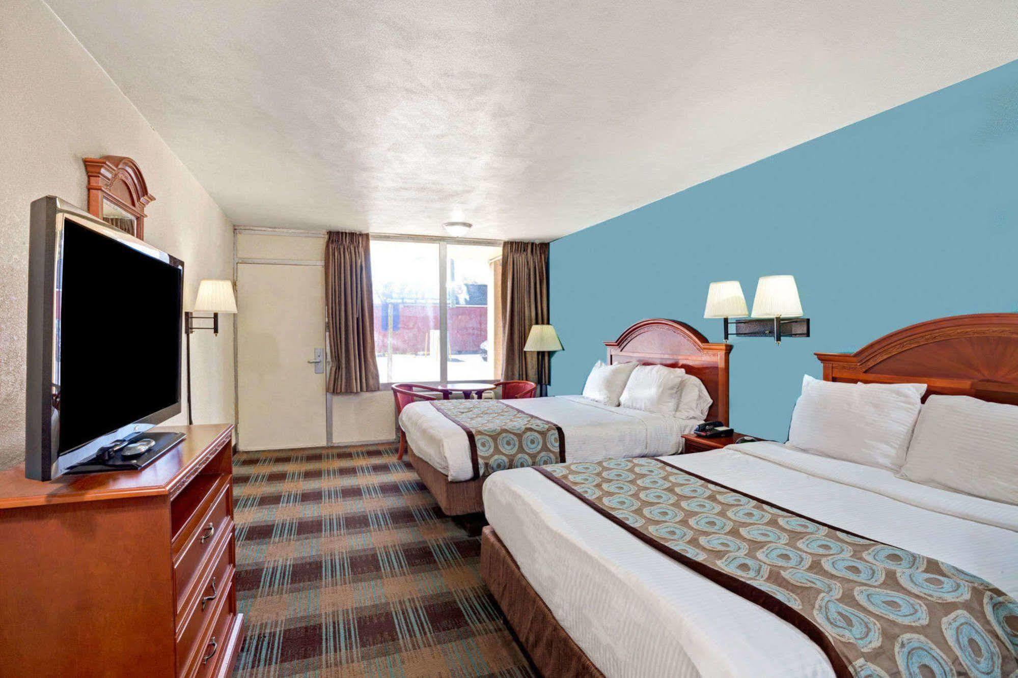 Hotel Super 8 By Wyndham Nashville/ Dntn/ Opryland Area