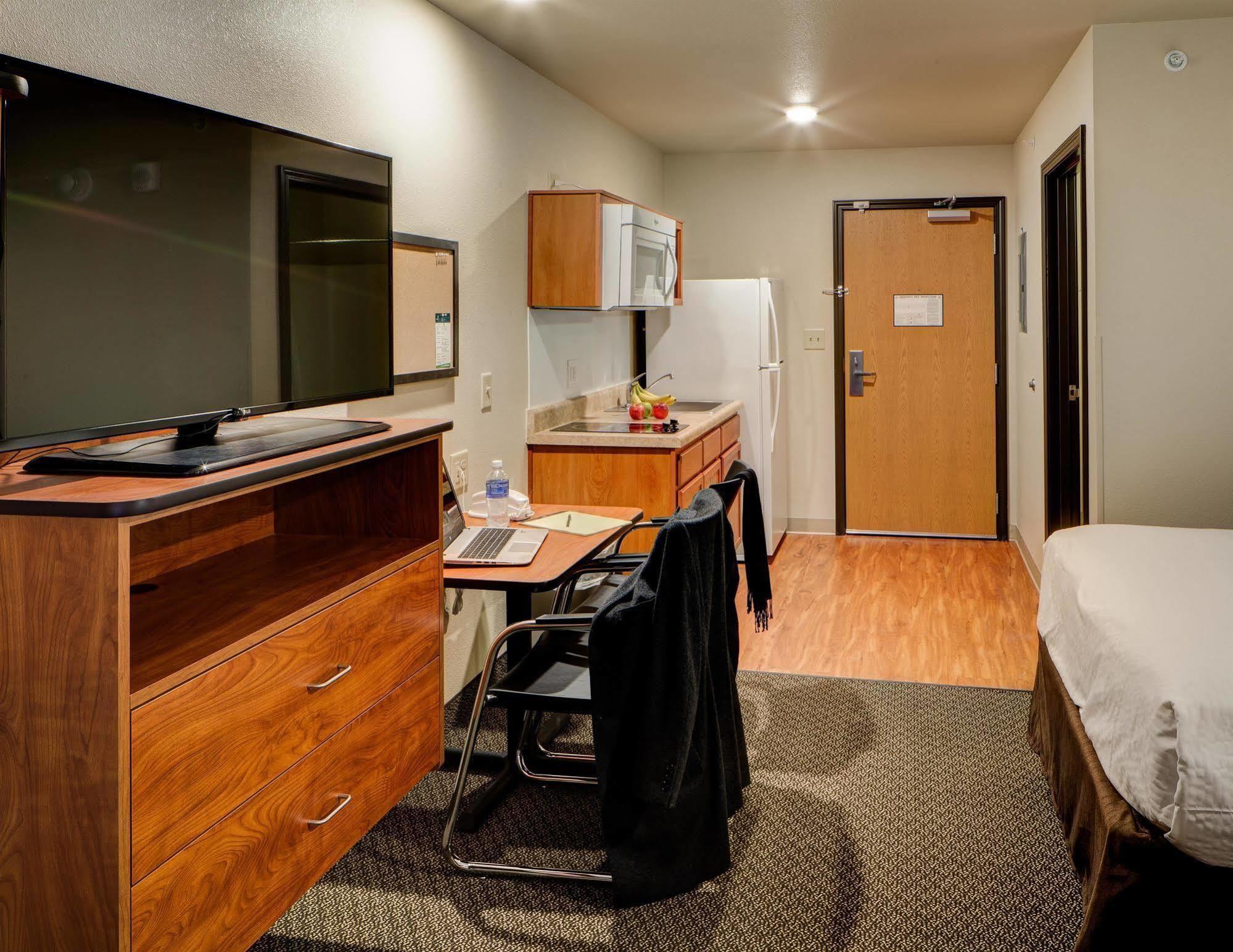 Woodspring Airport Hotel 2*