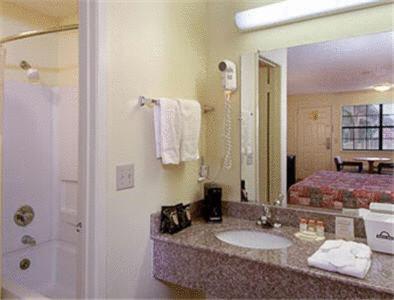 Days By Wyndham Downtown-nashville West Trinity Lane Hotel Nashville