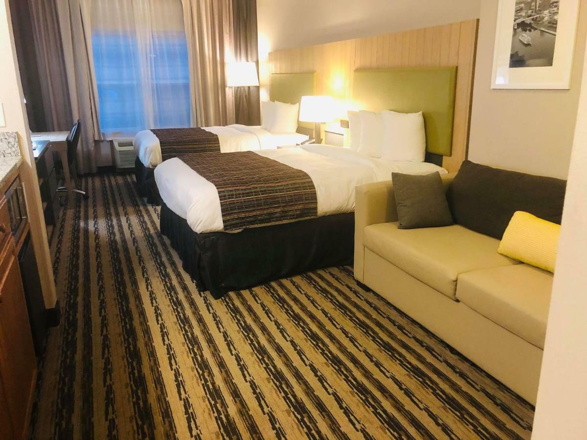 Hotel Country & By Radisson, Airport East, Tn 3*