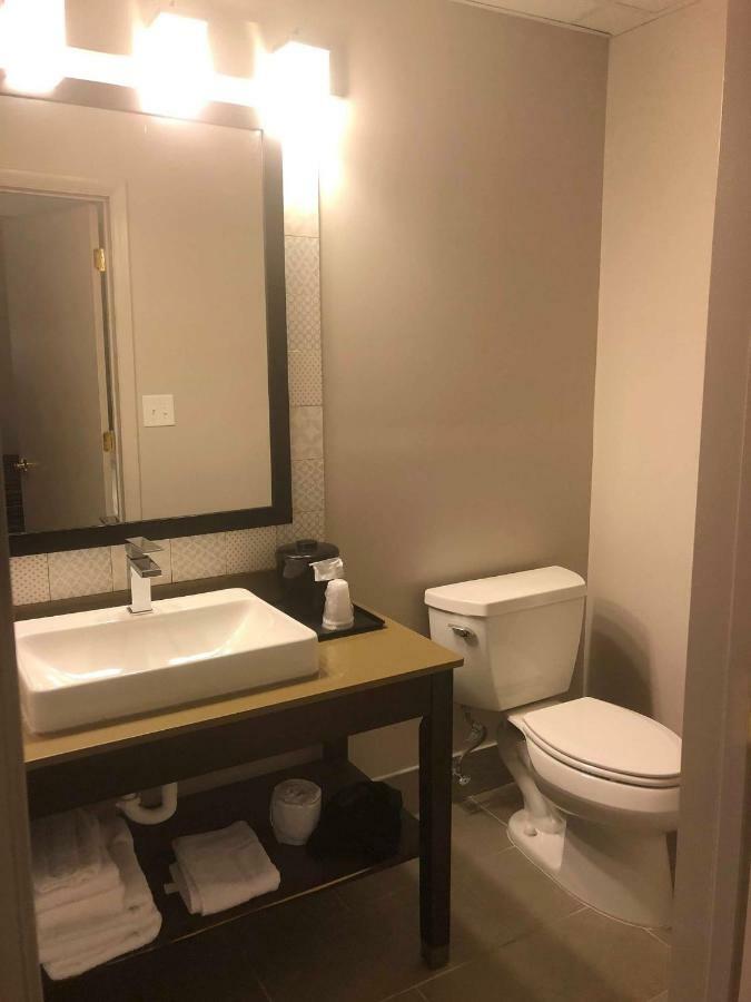 Country & By Radisson, Airport East, Tn Hotel Nashville