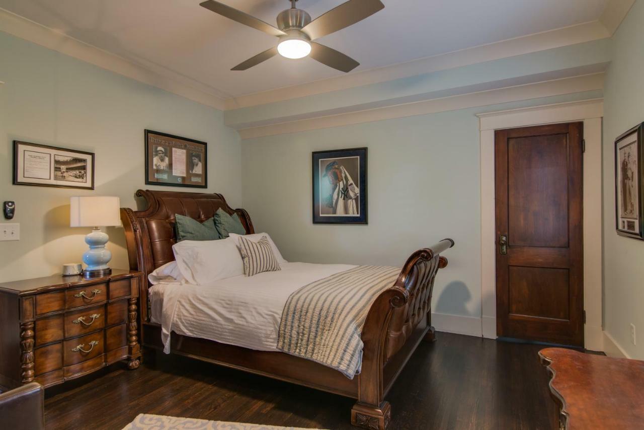 Bed & Breakfast Caroline House Historic