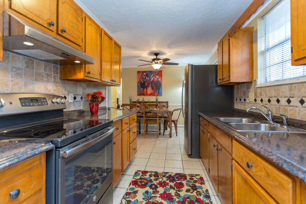 Charming Near Restaurants And Bars! *