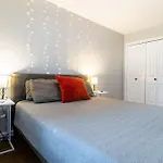 Downtown 1Br Condo With Full Kitchen, Pet-Friendly