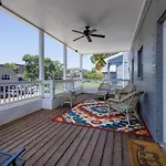 The Centennial Charmer- 8 Min From Broadway