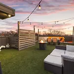 Stunning Home With Rooftop Deck Walk To Restaurants Coffee And Brewery