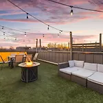 Stunning Home With Rooftop Deck Walk To Restaurants Coffee And Brewery