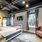 Contemporary Suite 6Br By Maddox Hotel