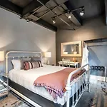 Contemporary Suite 6Br By Maddox Hotel