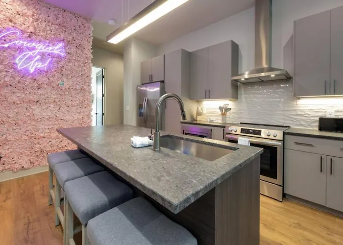 Cowgirl Up 4Bd 4.5Bth Rooftop Views
