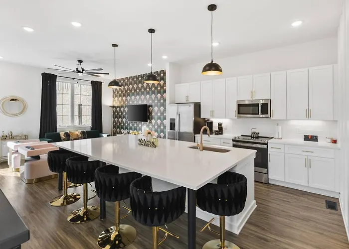 Stunning Home With Rooftop Deck Walk To Restaurants Coffee And Brewery