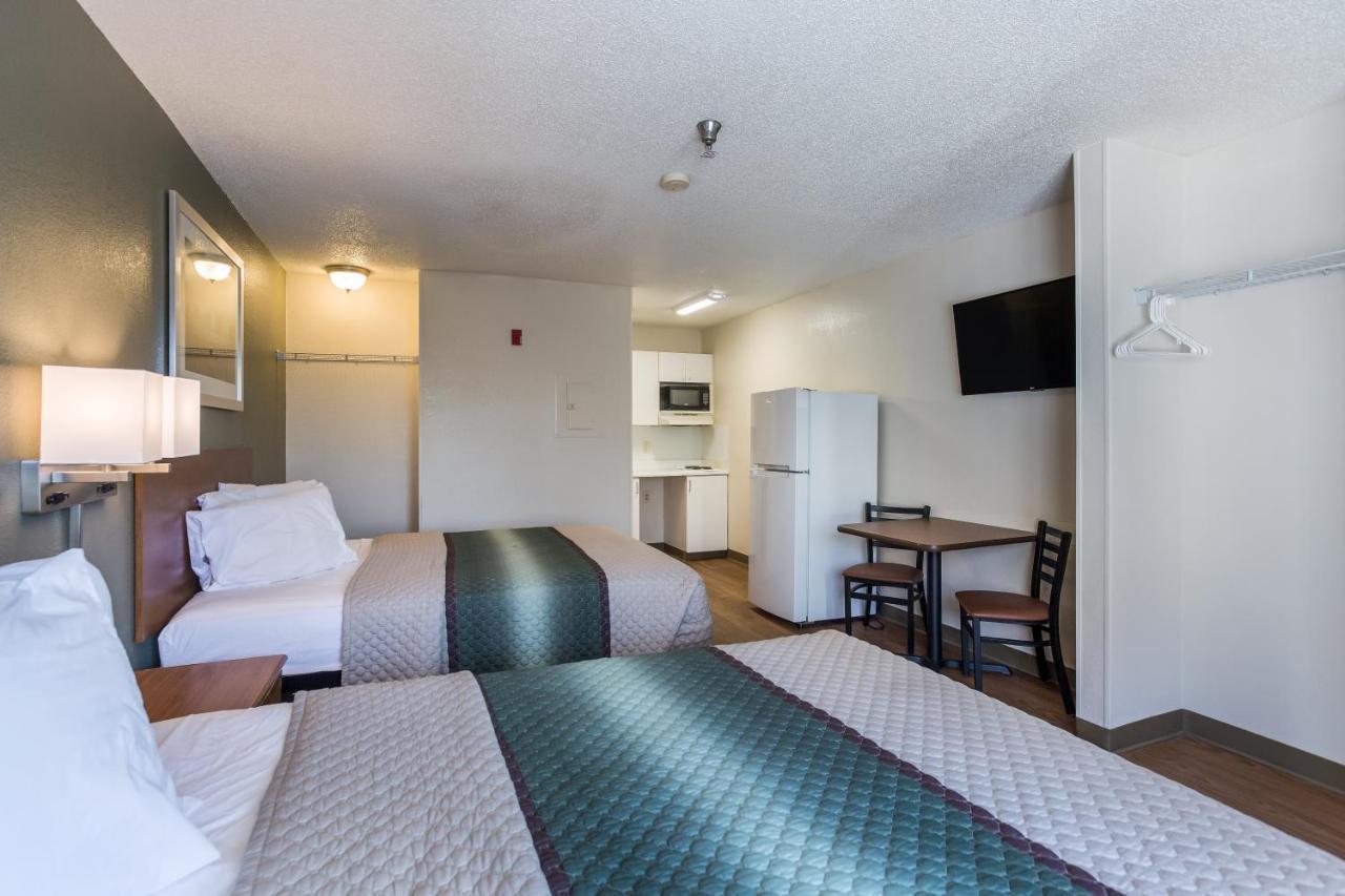 Motel Hometowne By Red Roof - Airport/briley Pkwy 2*