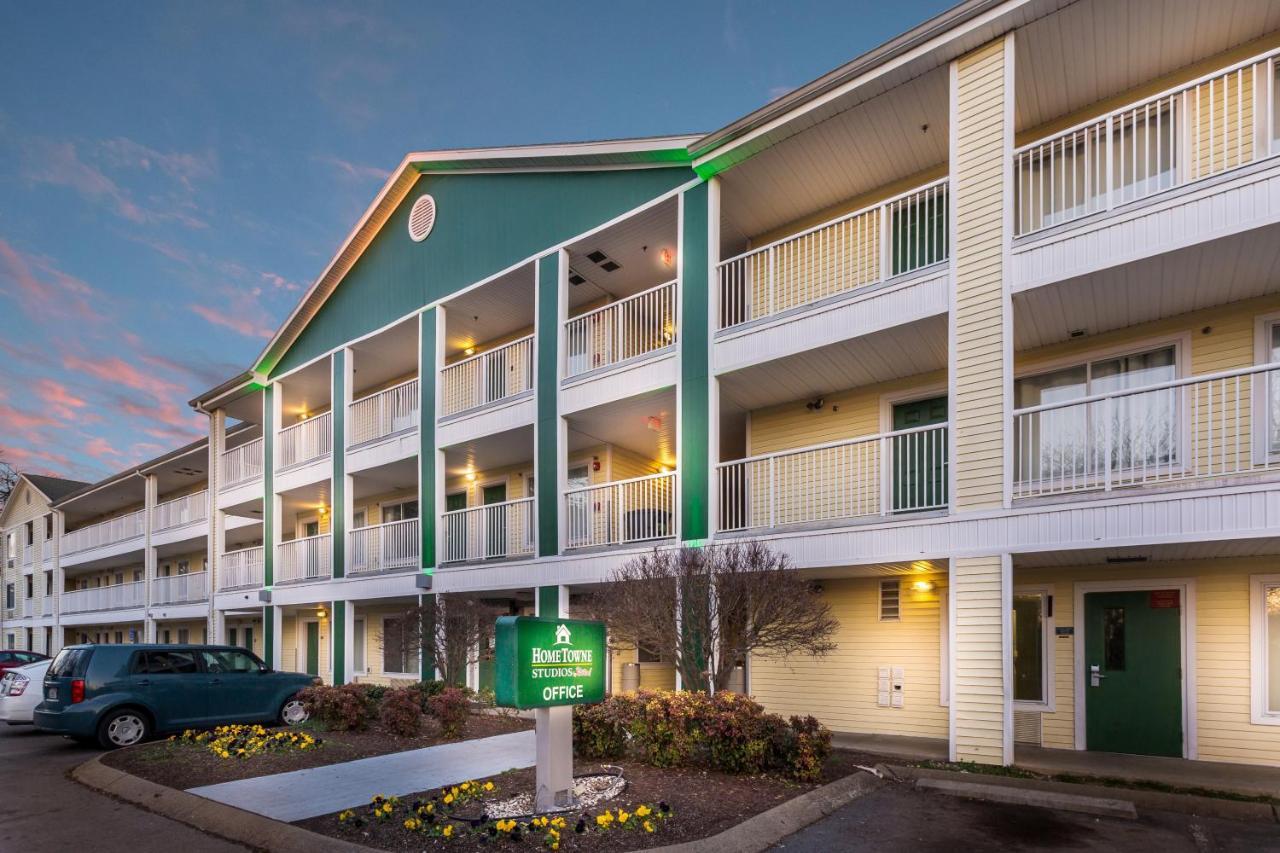 Motel Hometowne By Red Roof - Airport/briley Pkwy 2*