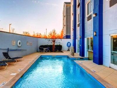 Western Airport - Bna Hotel