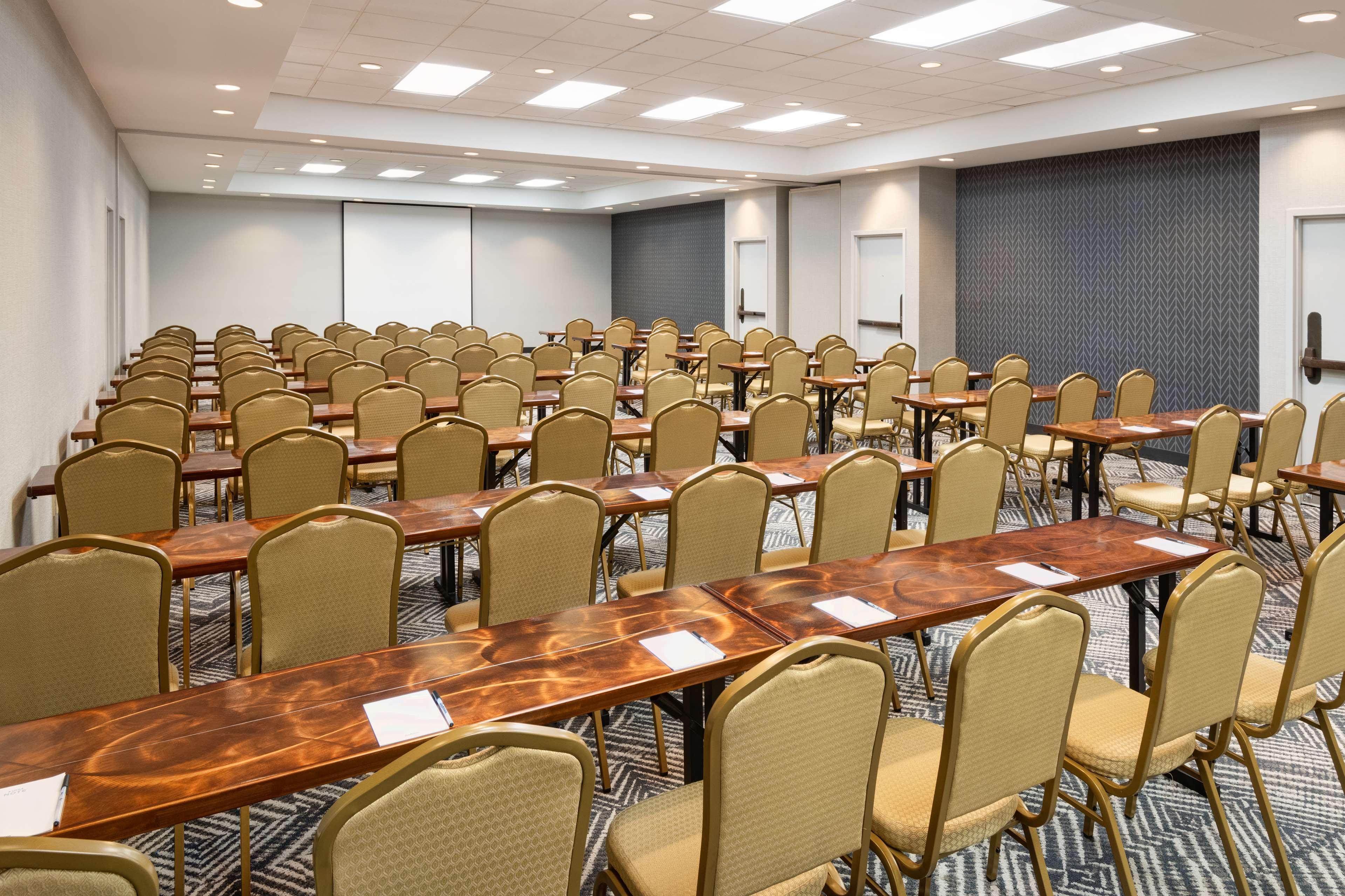 Radisson Airport Hotel 3*