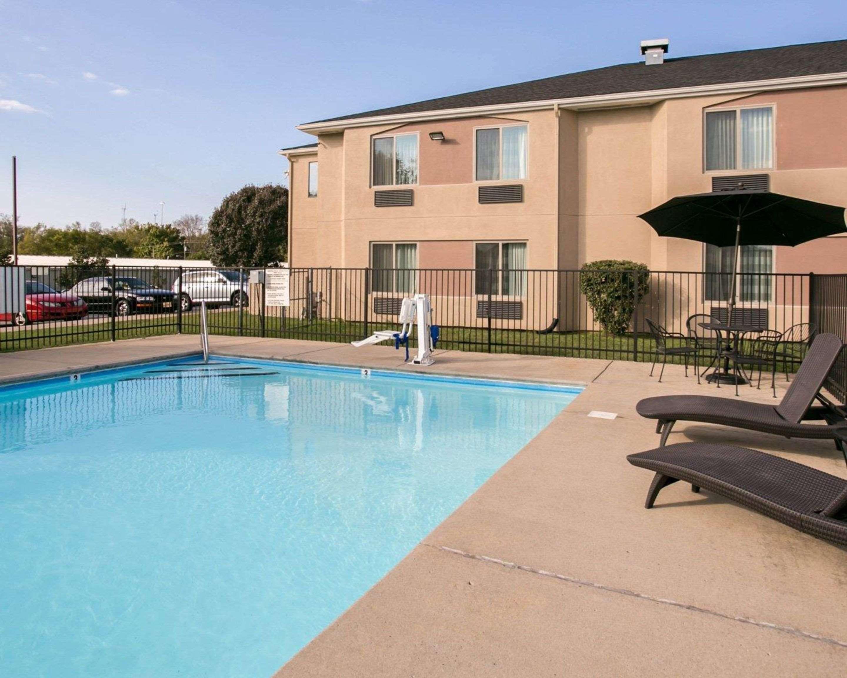Sleep North - Downtown Area Inn 2*