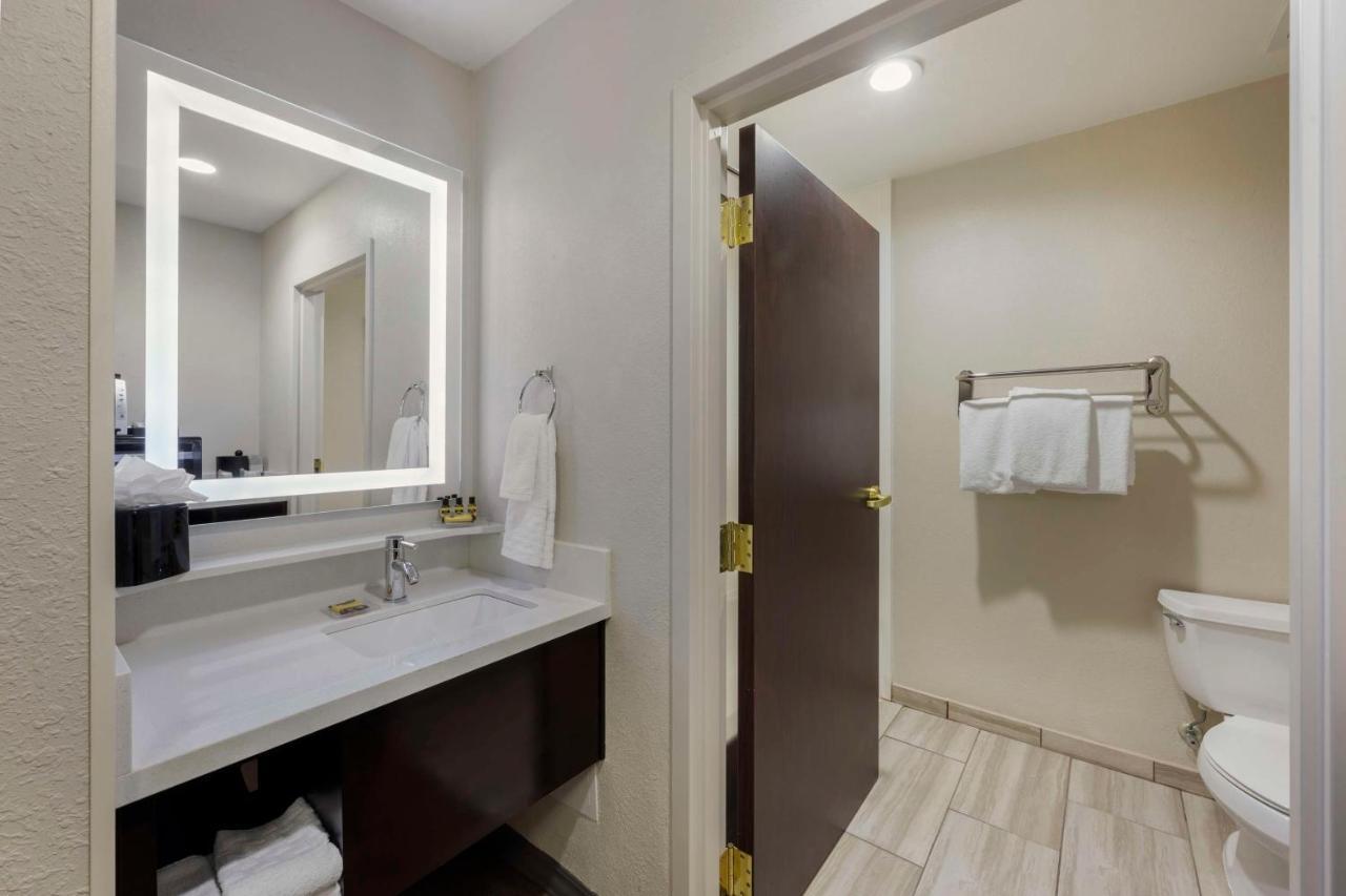 Western Airport - Bna Hotel