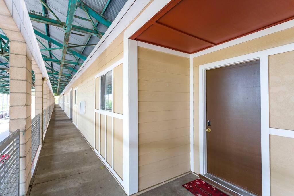 Captain's Quarters Riverfront #1