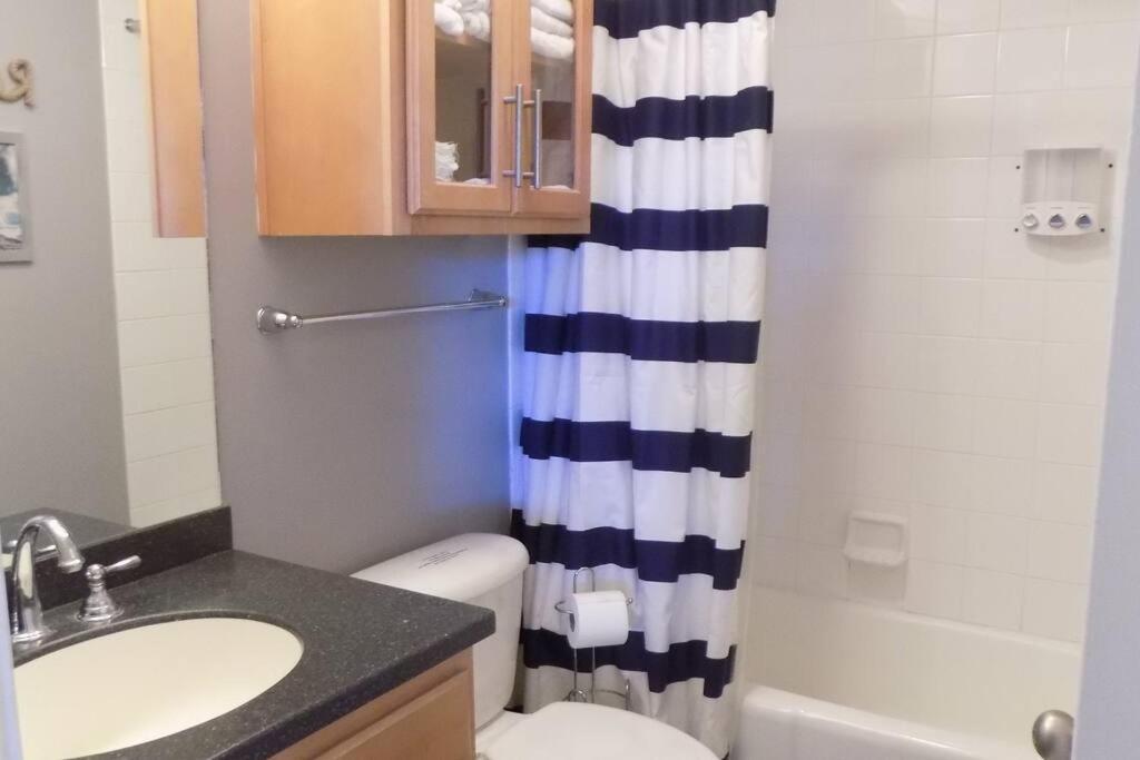 Captain's Quarters Riverfront #1 Apartment