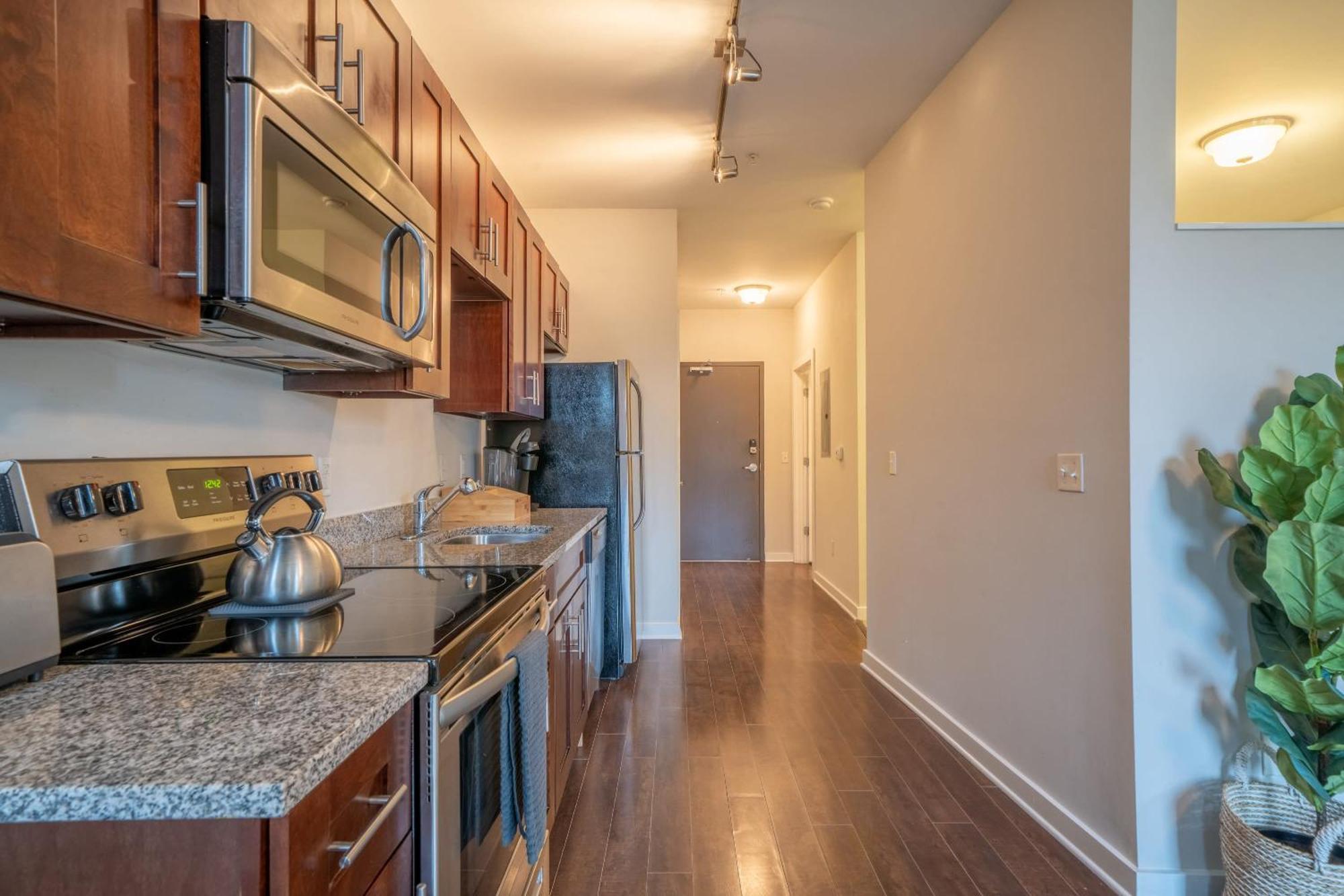Cozysuites Musicrow Astonishing With Free Parking 23