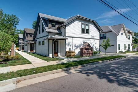 Holiday home Stylish East Retreat With Garage *