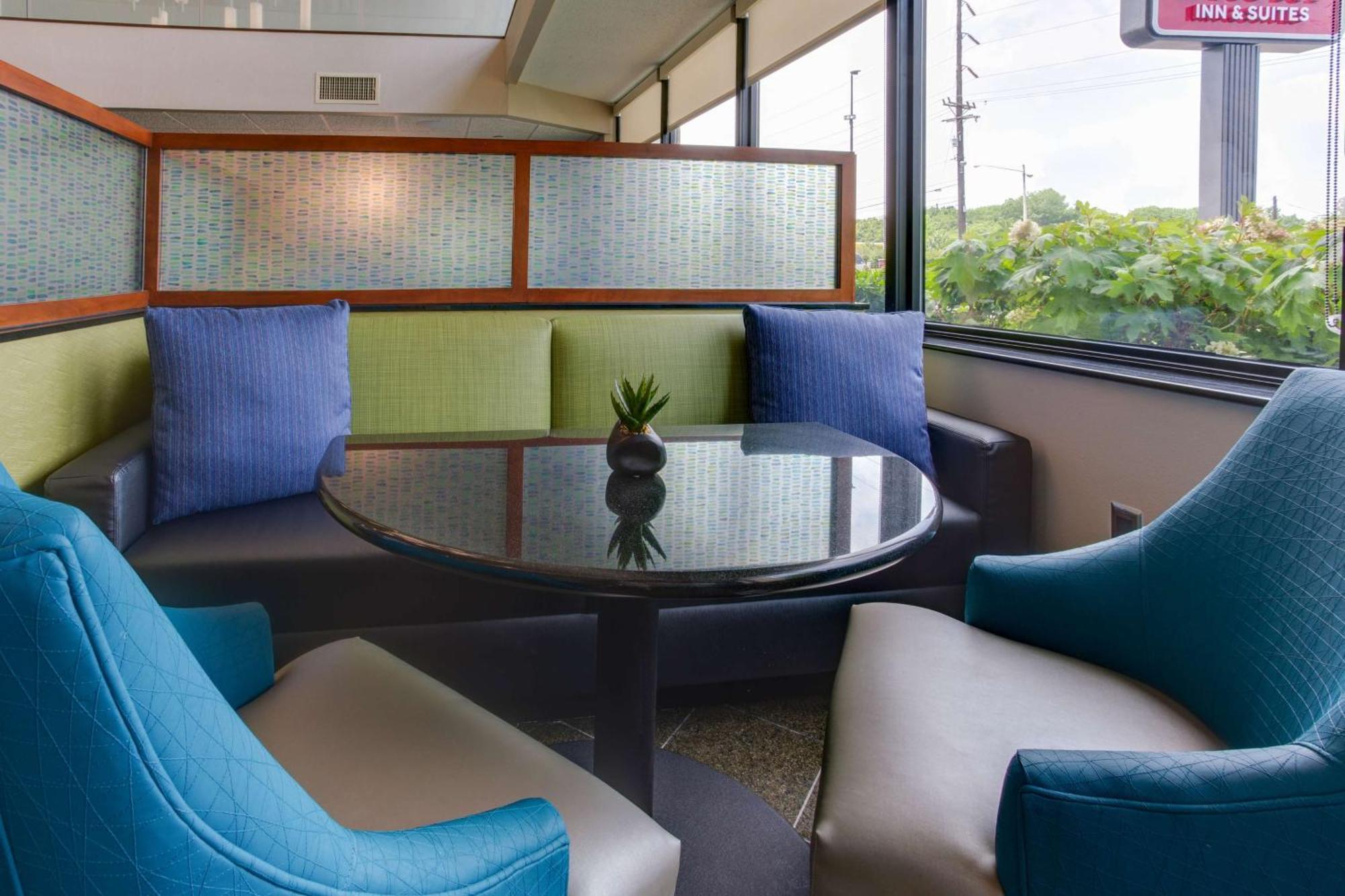 Hotel Drury & Airport 3*