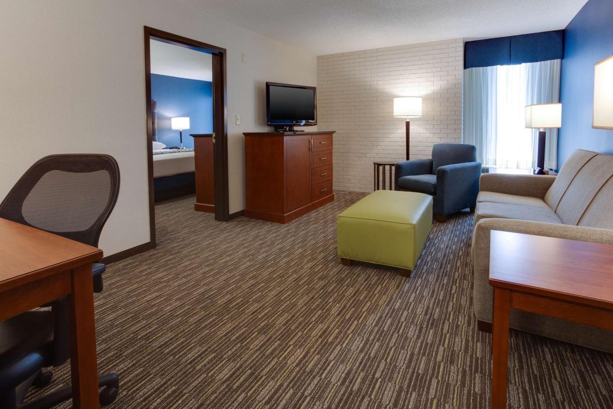Hotel Drury & Airport 3*