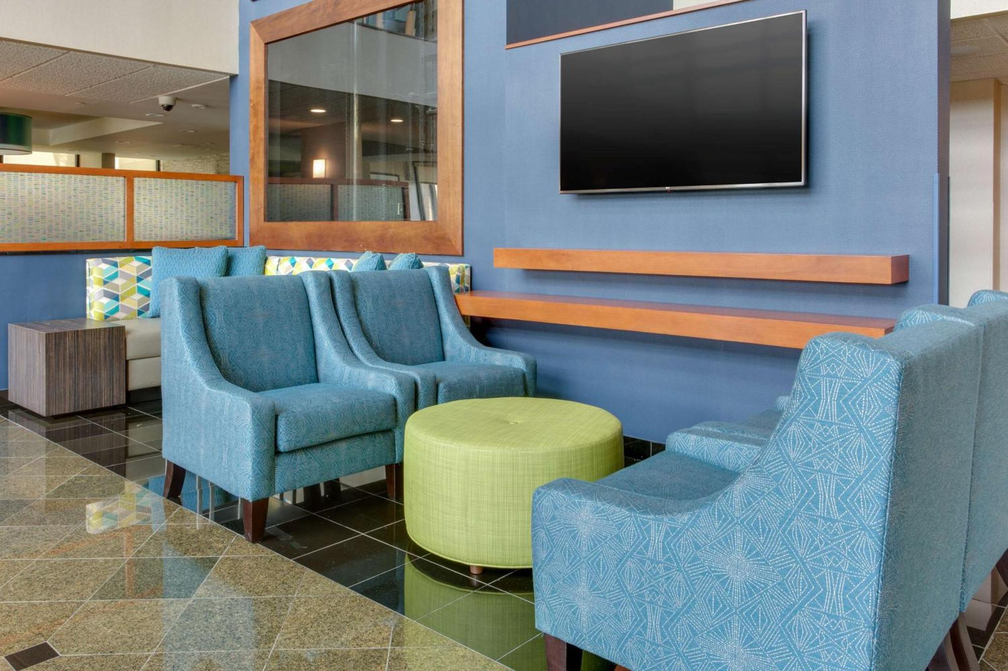Hotel Drury & Airport 3*