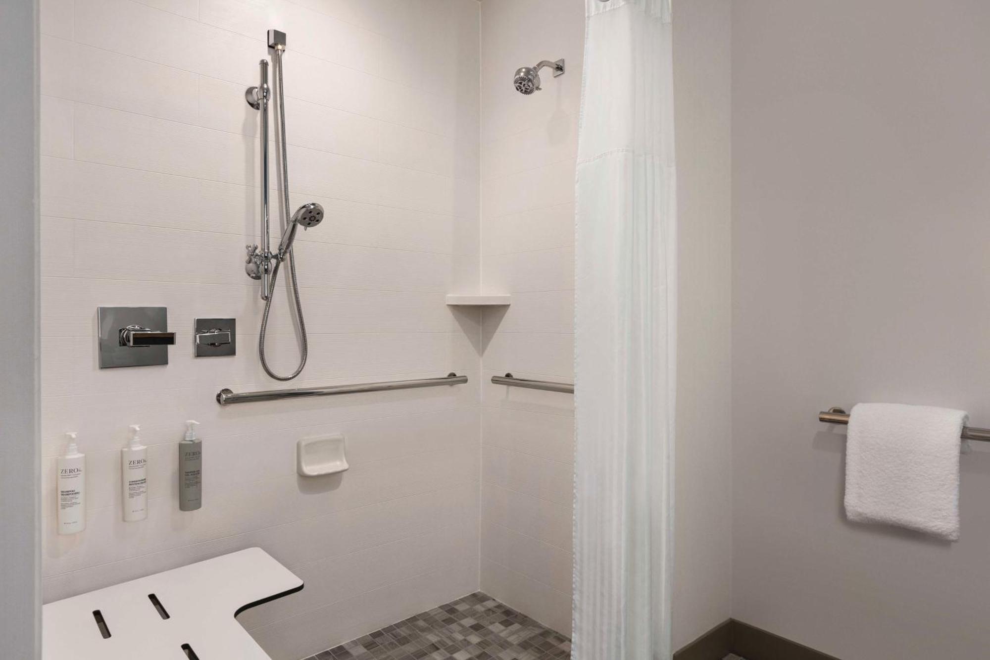 Hotel Hilton Garden West End Avenue 3*