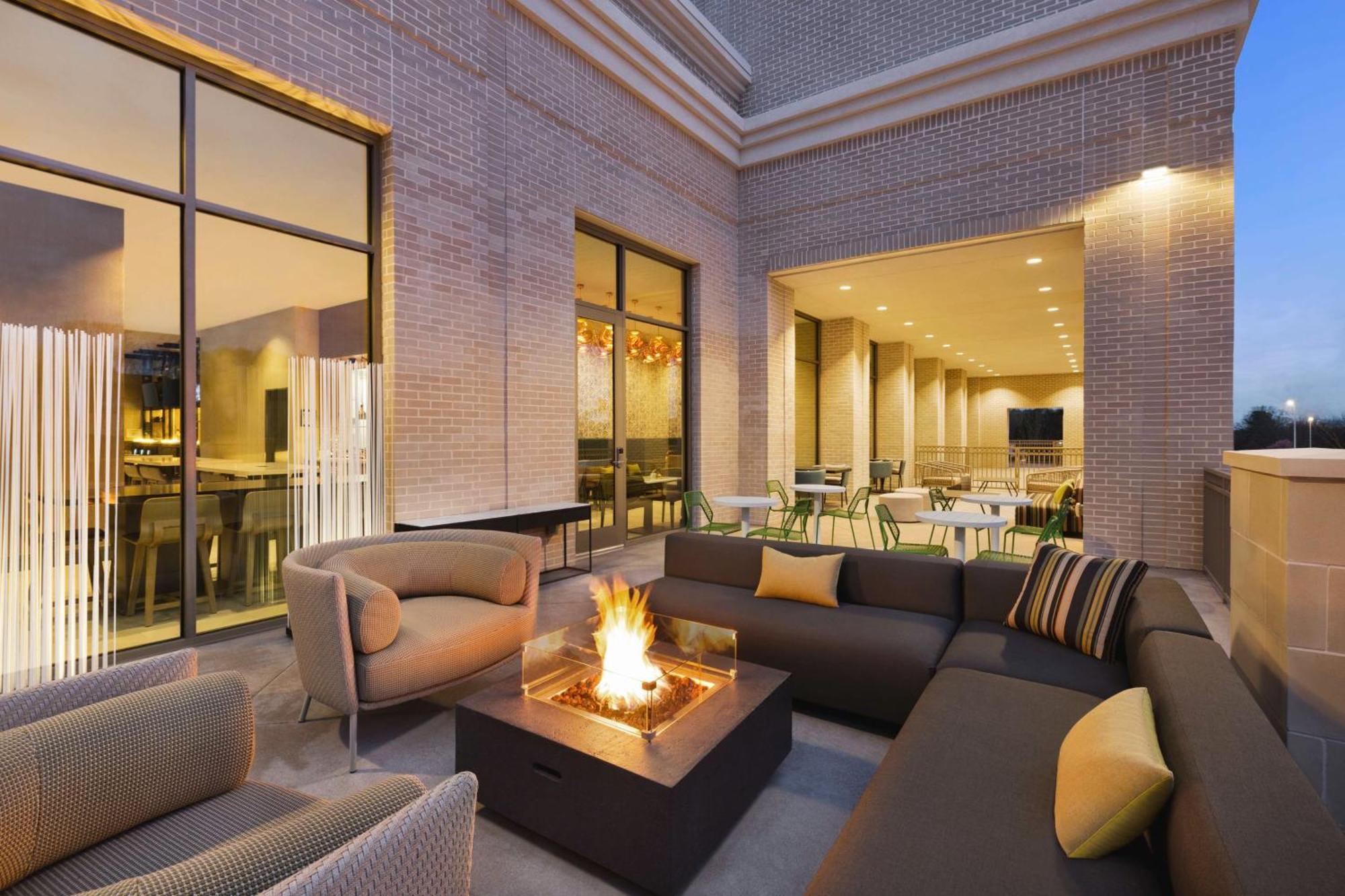 Hilton Garden West End Avenue Hotel