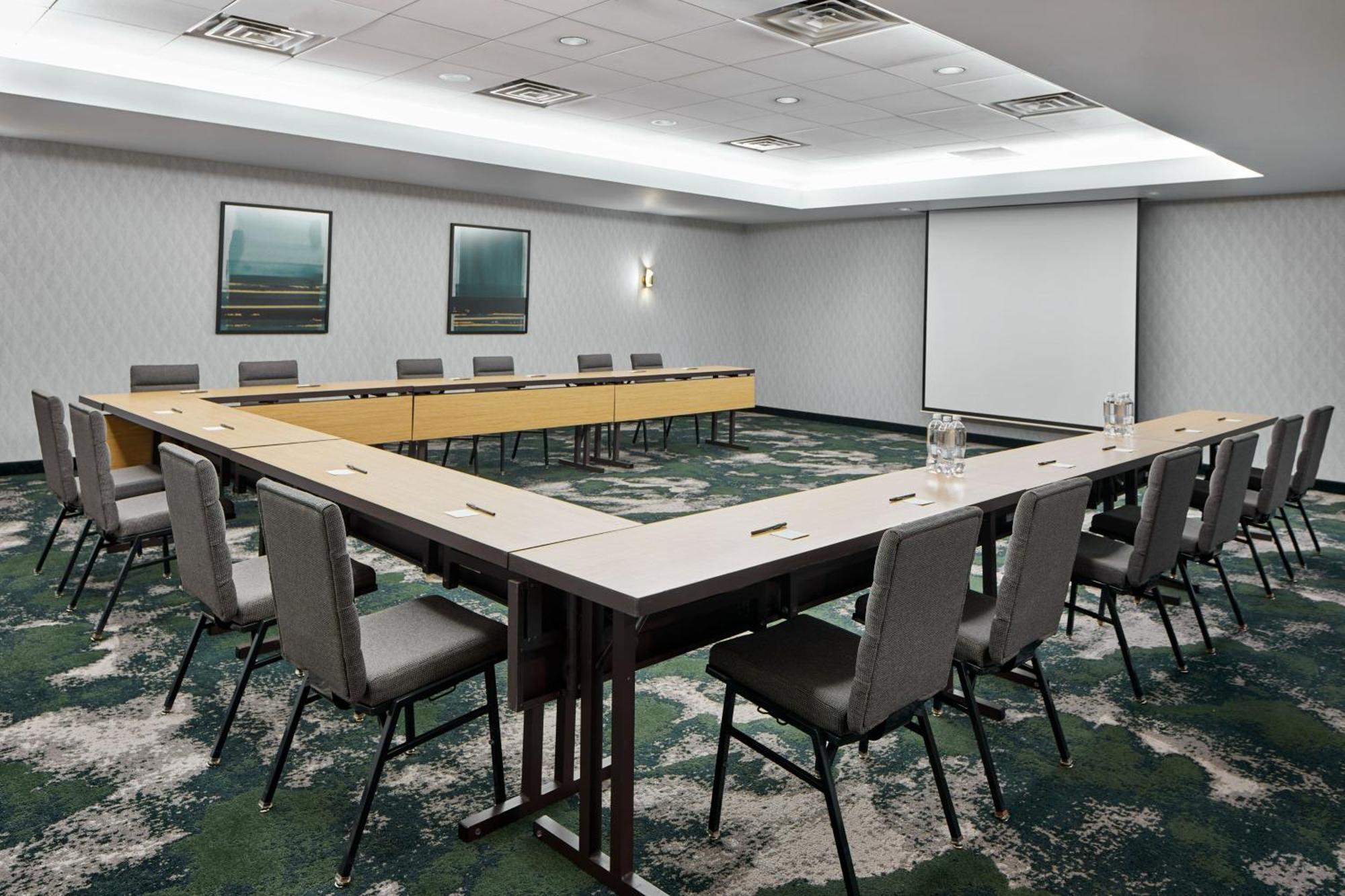 Courtyard By Marriott Downtown