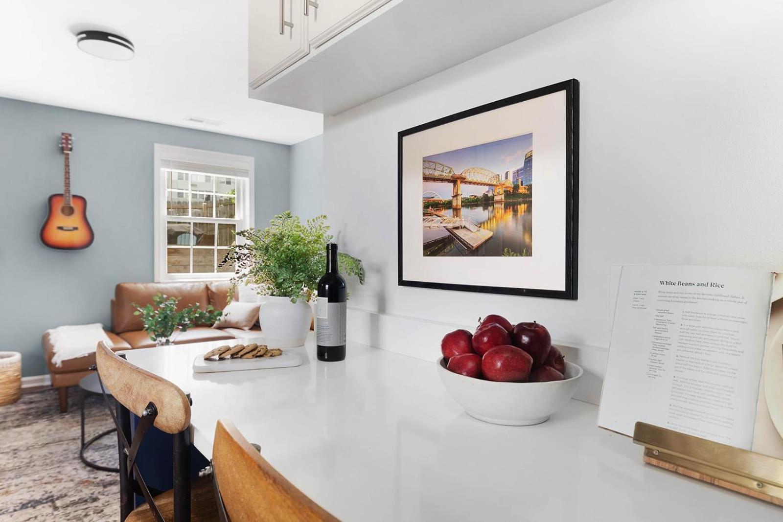 The Blue - 4 Beds And 7 Mins To Broadway! Apartment *