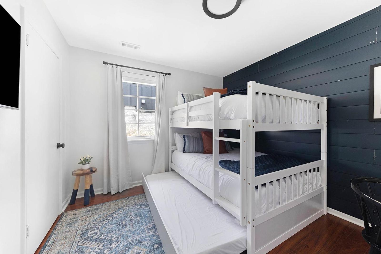 Apartment The Blue - 4 Beds And 7 Mins To Broadway!