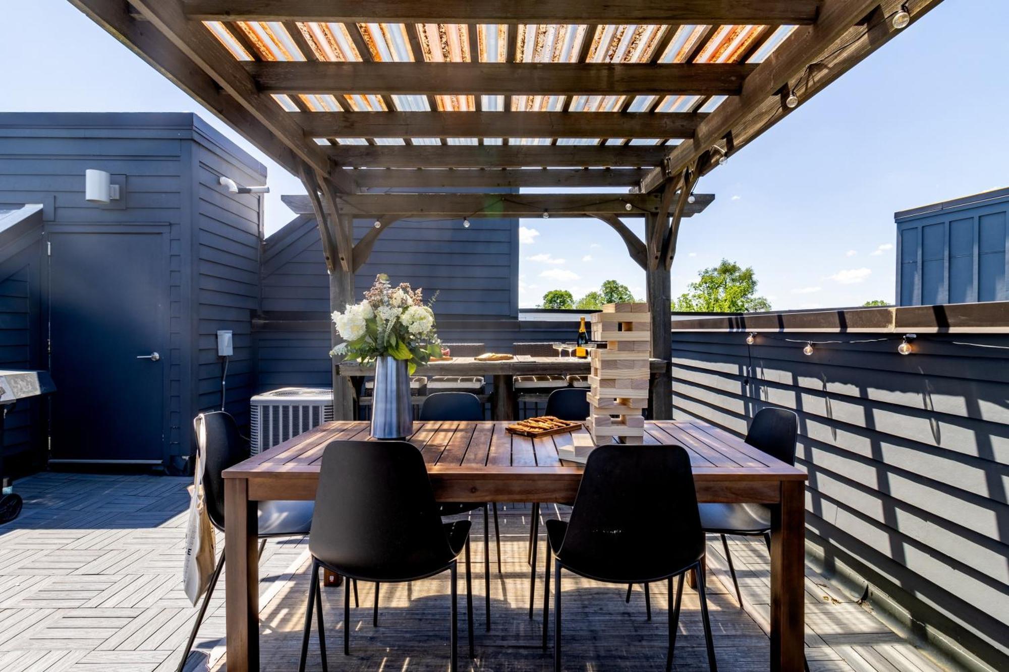 Holiday home Doralee By Avantstay Rooftop Mins From Downtown Dolly Parton Theme *