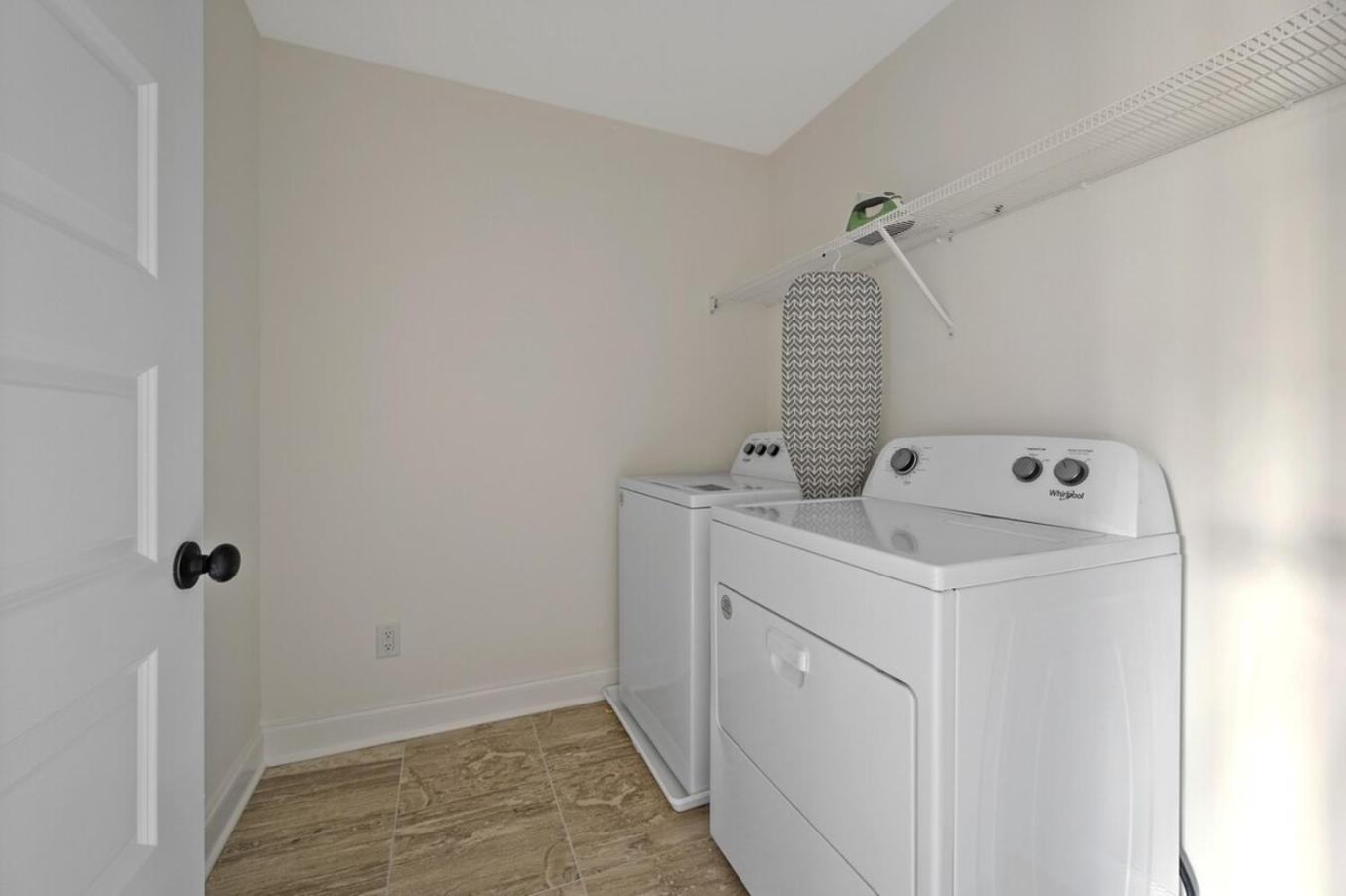 Holiday home 1 King 2 Queens Garage Yard Washer & Dryer Nashville