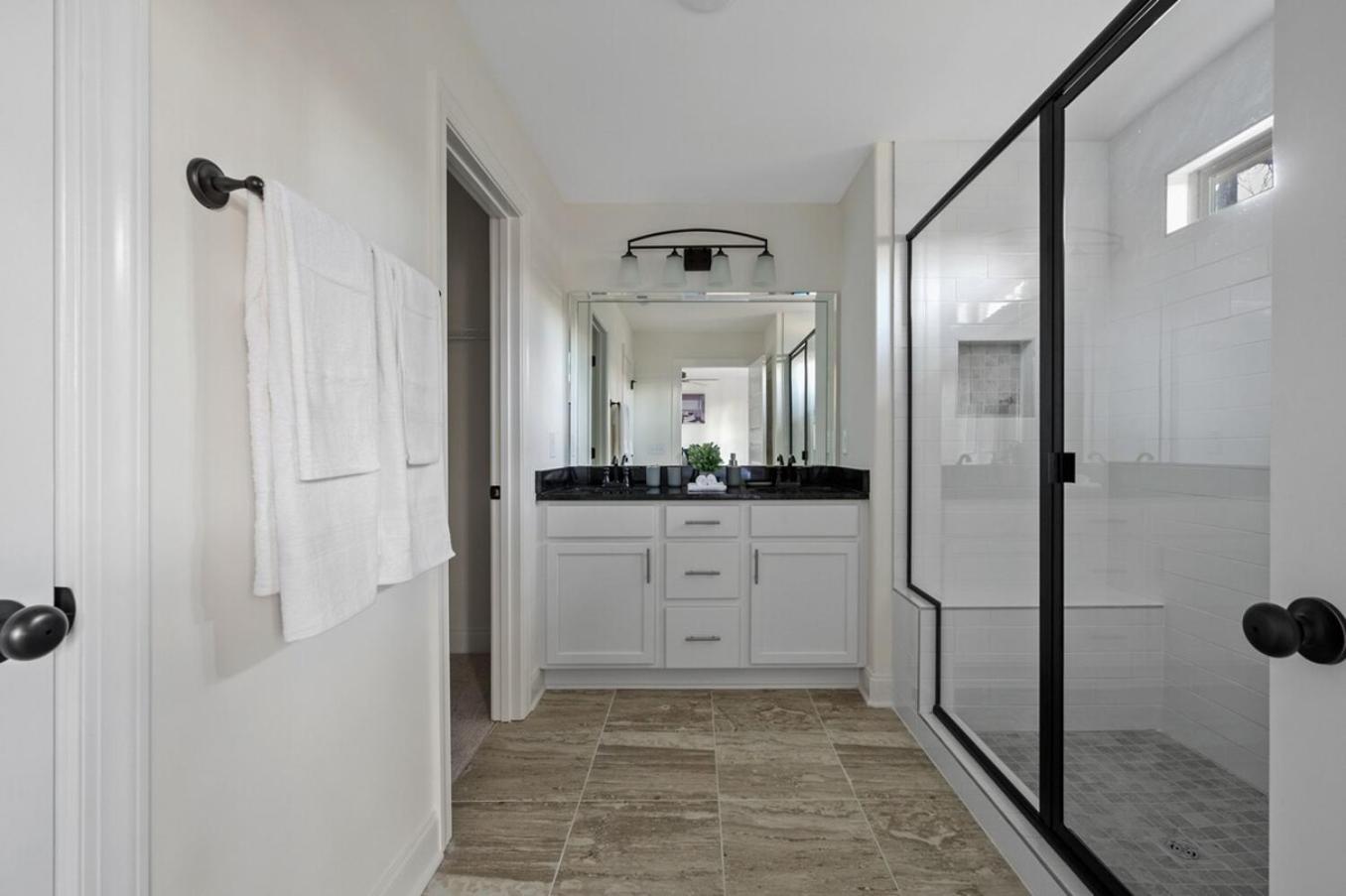 Holiday home 1 King 2 Queens Garage Yard Washer & Dryer Nashville