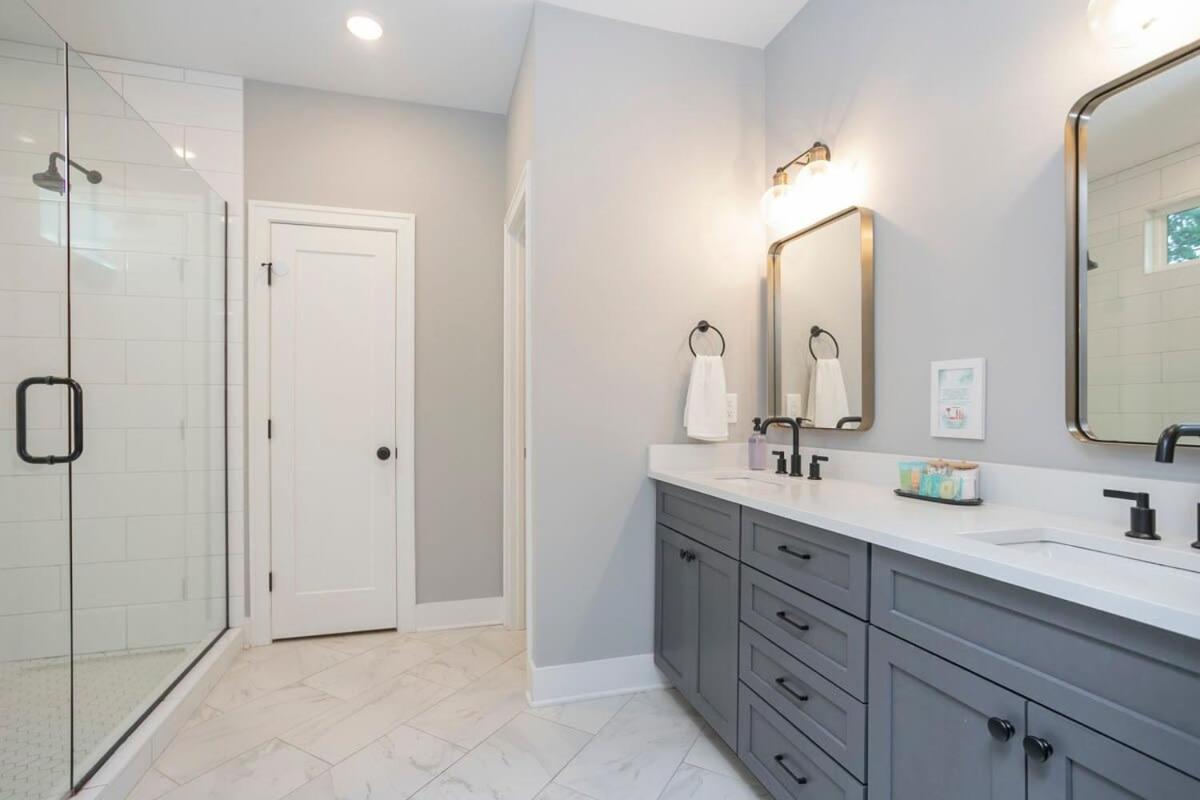 3 King Beds In Hip East Nash 1 Mile To Dwntn Holiday home