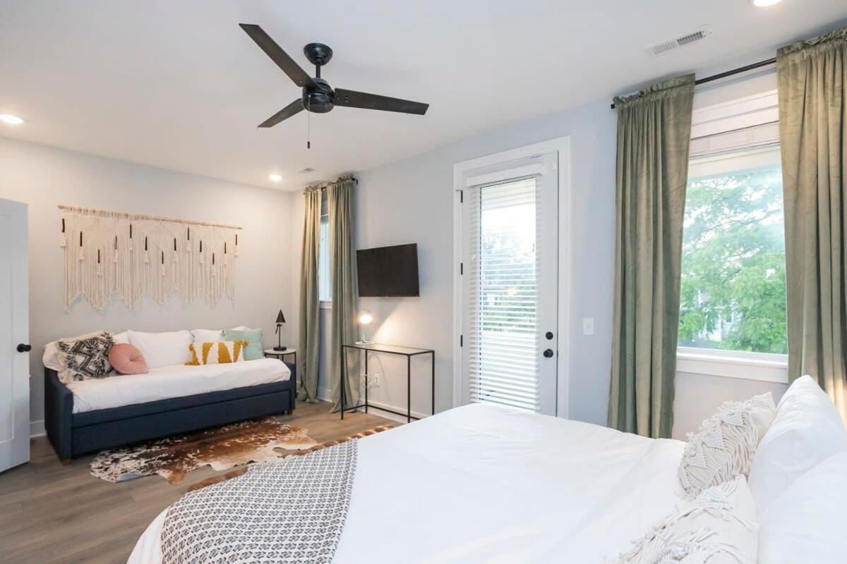 3 King Beds In Hip East Nash 1 Mile To Dwntn Holiday home *