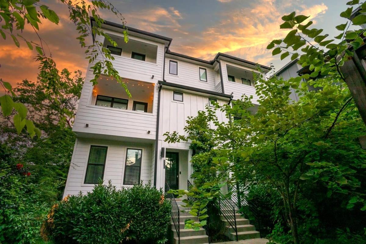 3 King Beds In Hip East Nash 1 Mile To Dwntn Holiday home